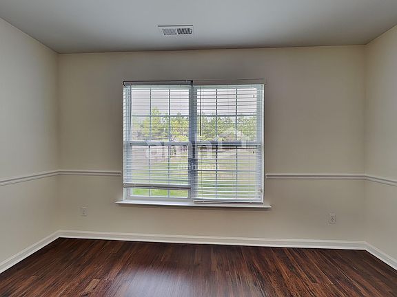 5th image of 1008 Golden Crest Dr