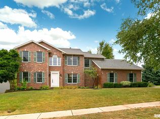 5389 Heather Glen Cir, Bettendorf, IA 52722