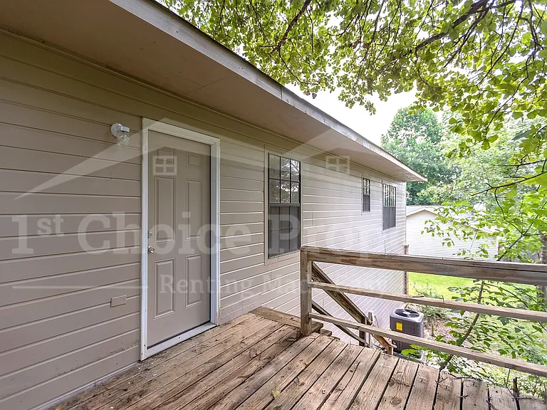 203 Winterhaven Dr — Photo 5