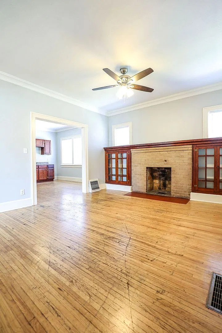 Updated 5 Bedroom for Pre-Lease NOW! Huge Backyard and walking distance to MSU and downtown! — Photo 2