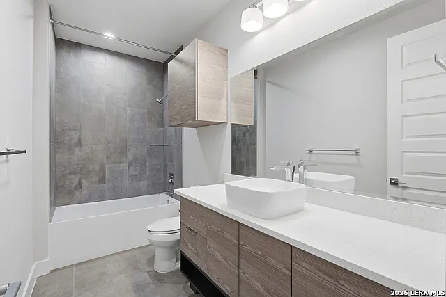 1817 N Saint Marys St #102 — Photo 16