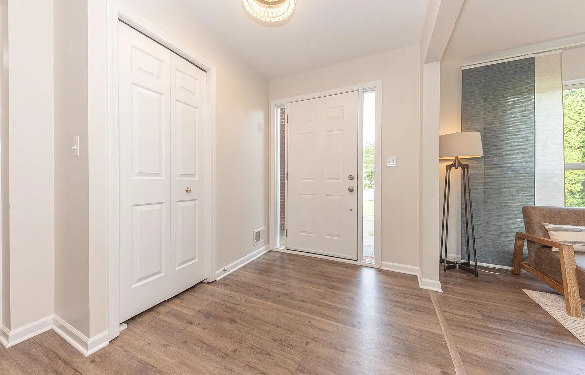 3753 Palisades Blvd — Photo 2