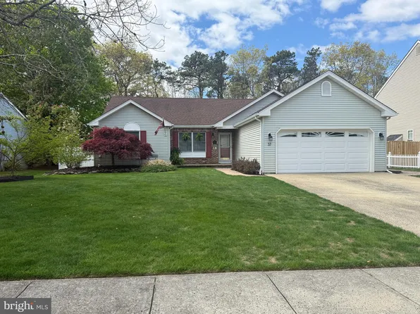 33 Pulaski Dr, Barnegat, NJ 08005