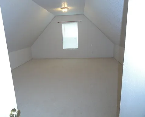 Bethany area- 1st level bed & Bath A/C — Photo 3