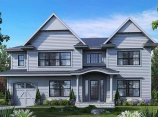 221 Lafayette St, Williston Park, NY 11596
