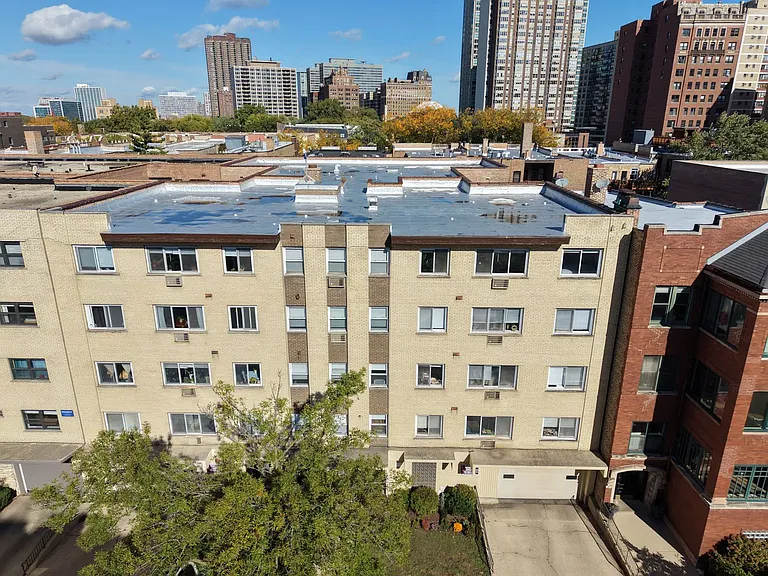 525 W Aldine Ave #304 — Photo 8
