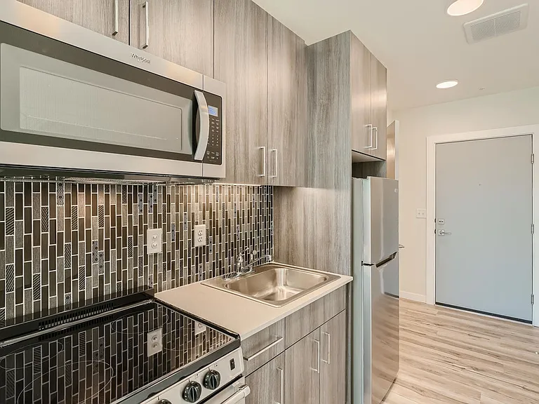 Welcome to AV Lofts! Beautiful views plus in-unit laundry! Up to 8 weeks free! — Photo 12