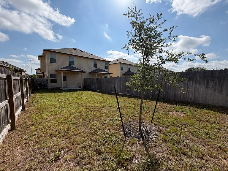460 Emma Dr — Photo 21