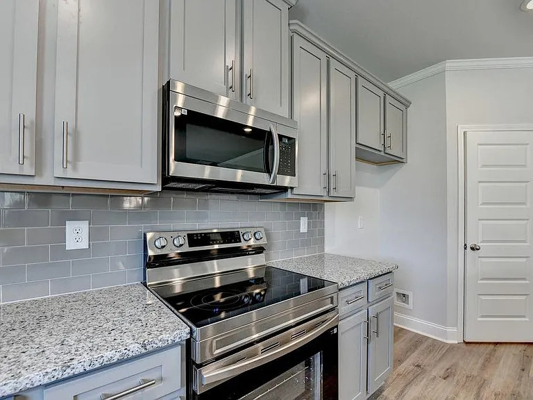 7309 Yewtree Dr — Photo 26