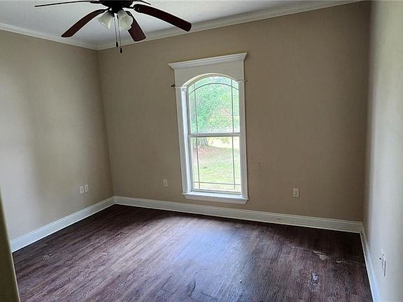 4th image of 832 Seminole Dr
