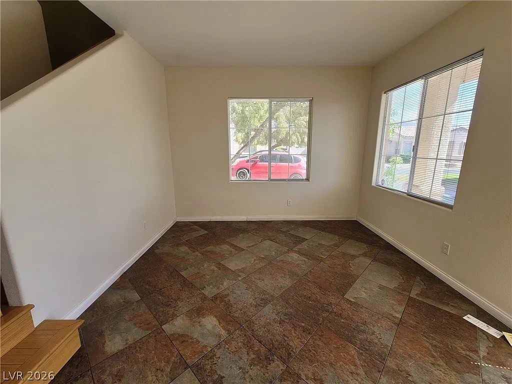 3 bed, 2.5 bath, 1901 sqft, $1,900 — Photo 3