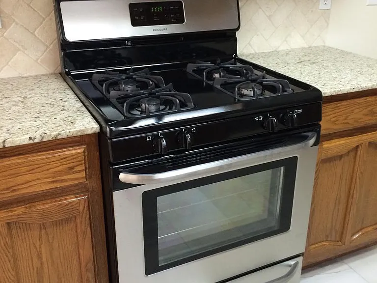 Nice gas stove.