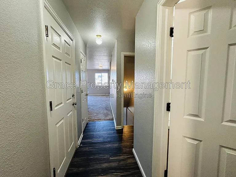 424 W 91st Cir — Photo 2