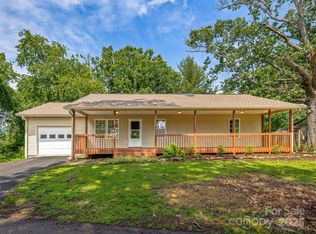 24 Memory Ln, Arden, NC 28704