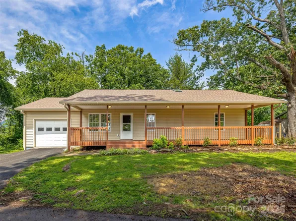 24 Memory Ln, Arden, NC 28704