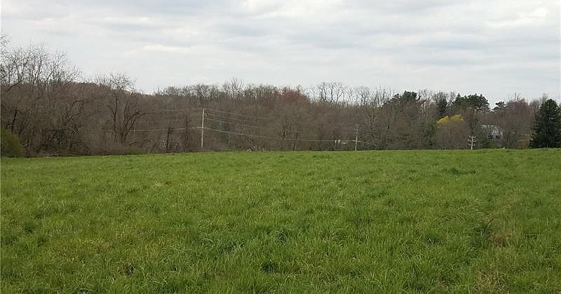 2nd image of 453 Garden Ln
