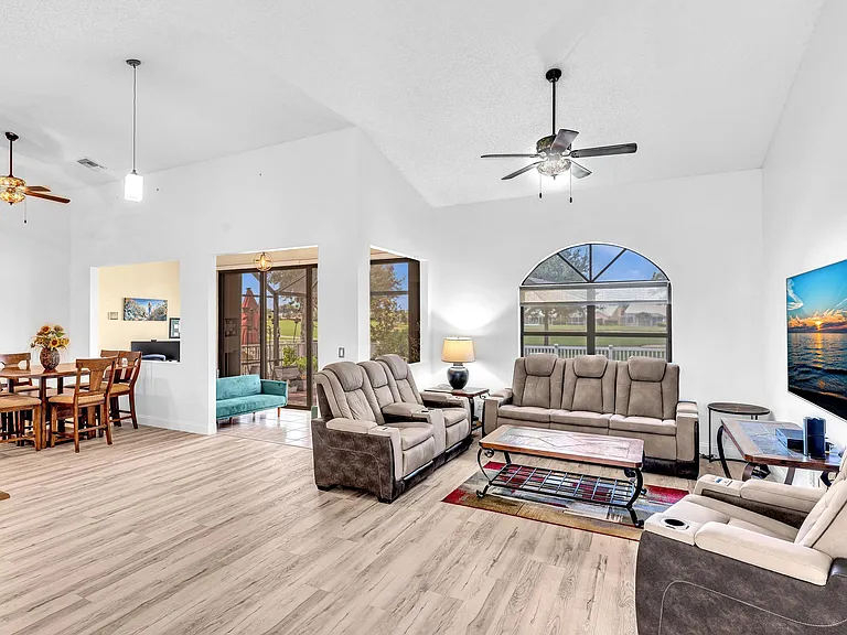 8099 Cassia Dr — Photo 4