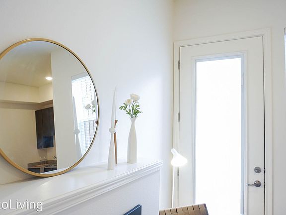 5th image of 701 E McLoughlin Blvd #109
