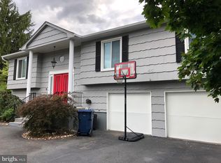 45 Colonial Lake Dr, Lawrence Township, NJ 08648