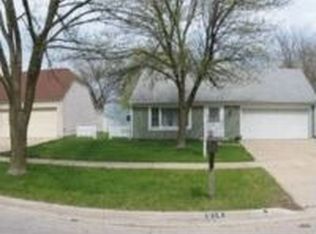 914 Churchill Dr, Naperville, IL 60563