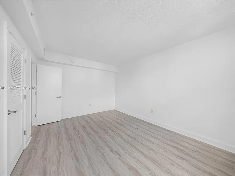 7501 E Treasure Dr #7M — Photo 22