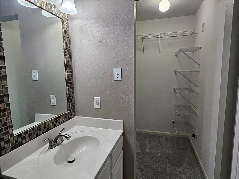 19411 Ambrosia Falls Dr — Photo 25