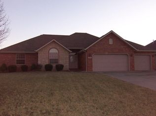 678 Meadowgate Dr, Springfield, MO 65803