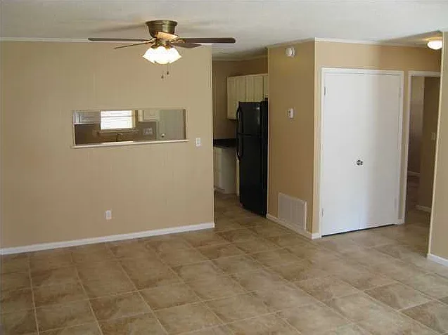 545 Hickory Ave #B — Photo 3