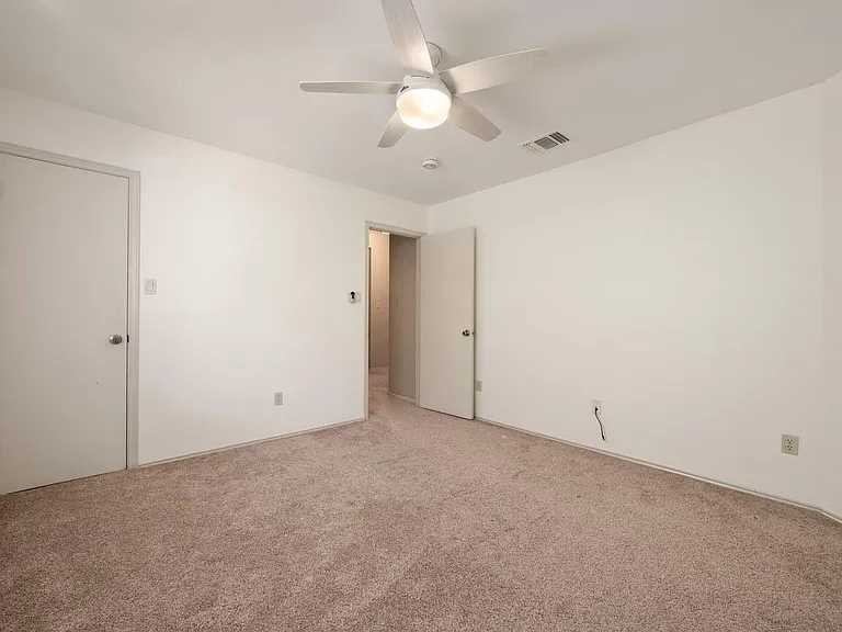 1901 Lobelia Dr — Photo 26