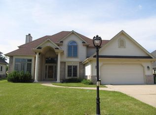 1032 W Violet Dr, Oak Creek, WI 53154