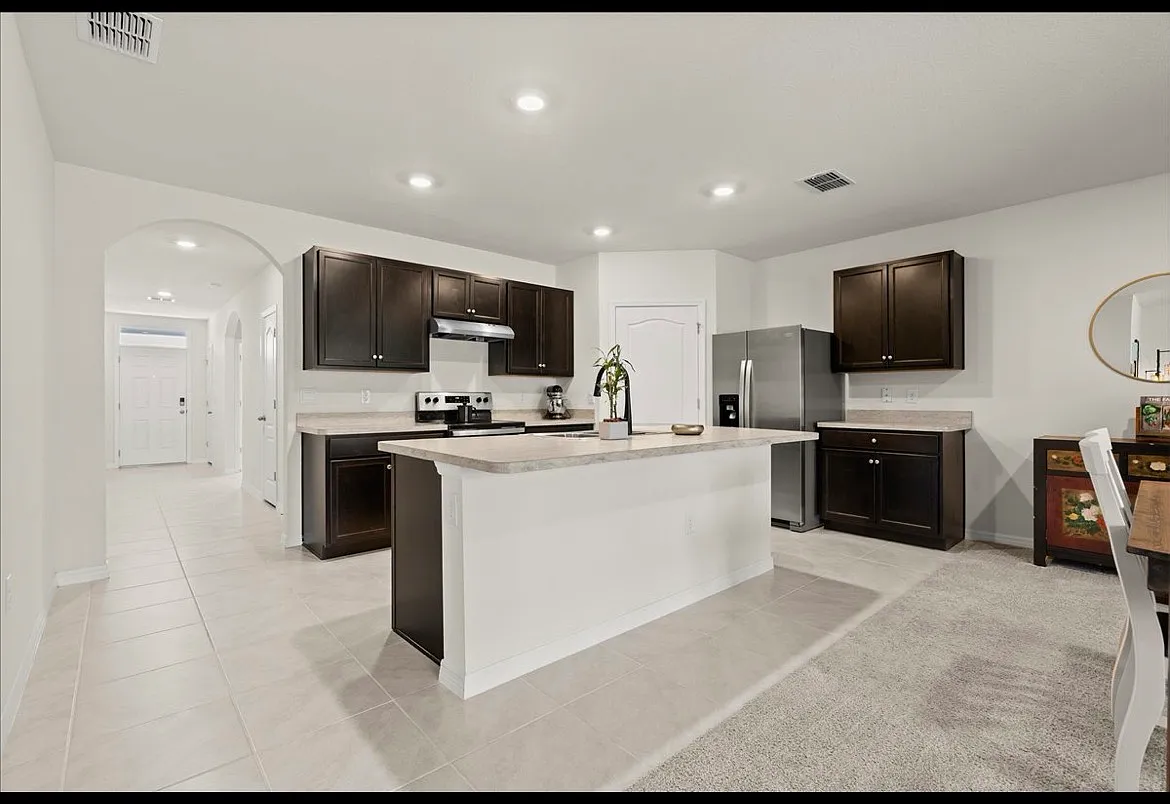 4 bed, 1855 sqft, $2,600 — Photo 2