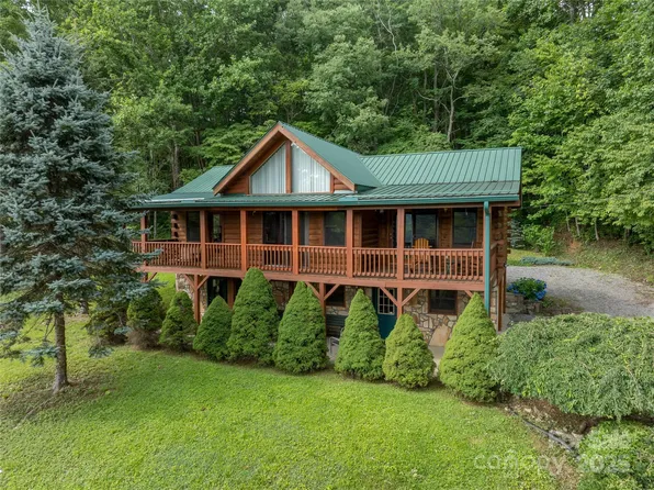 125 Apple Blossom Ln, Maggie Valley, NC 28751