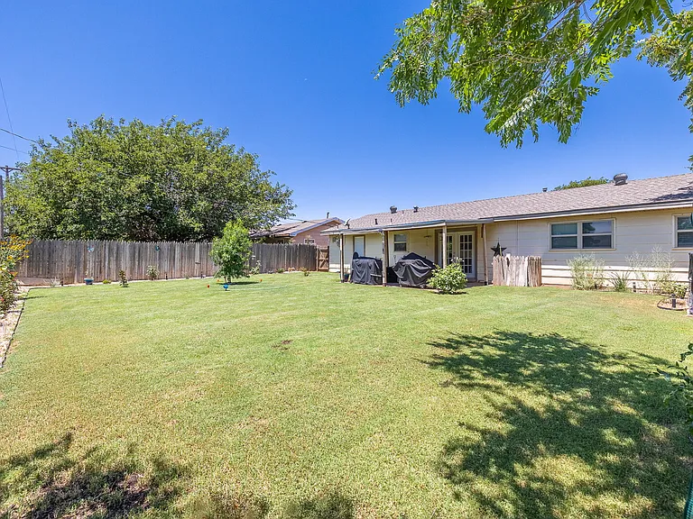 3413 Belmont Ave — Photo 29