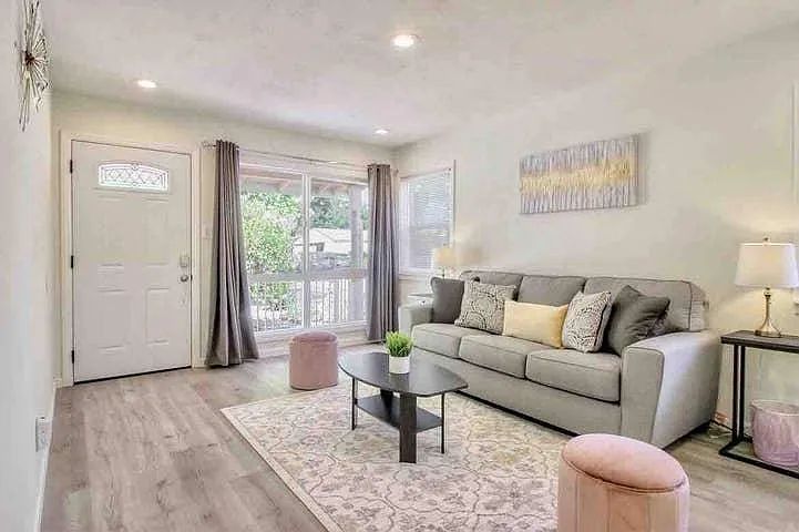 516 Clifton Ave — Photo 2