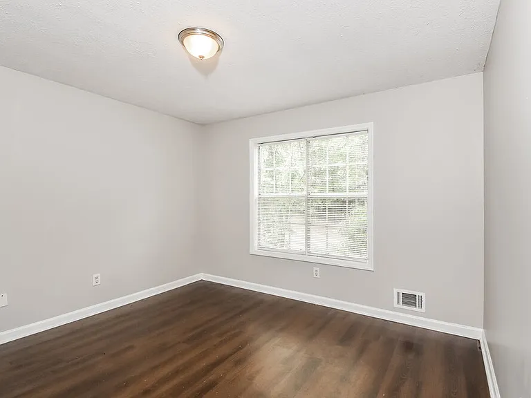 2985 Valley View Cir — Photo 13