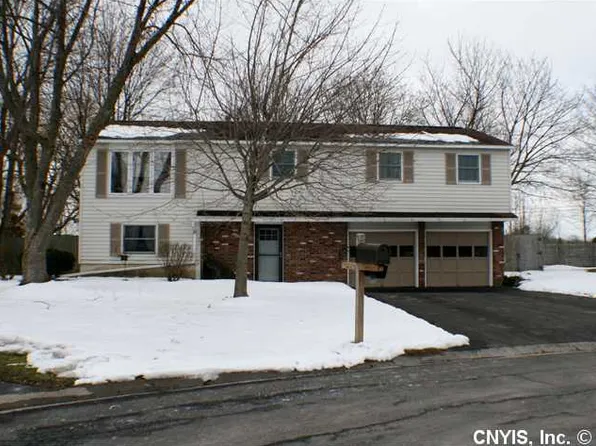 5325 Skylark Cir, Clay, NY 13041