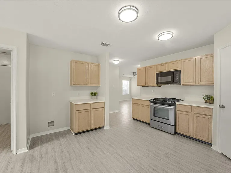 839 Autumn Point Ln — Photo 13