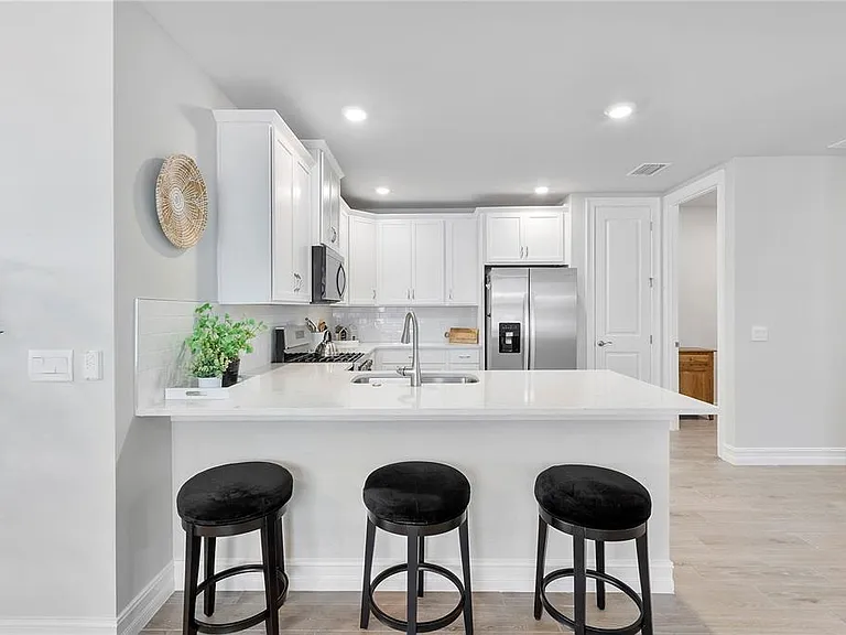 17639 Wild Iris Ln — Photo 9
