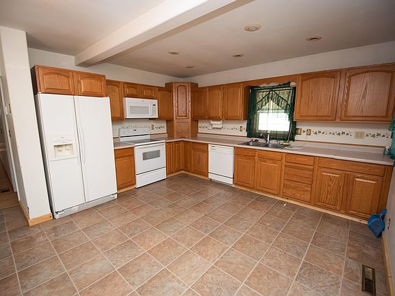 4th image of 1258 Lincoln Ave
