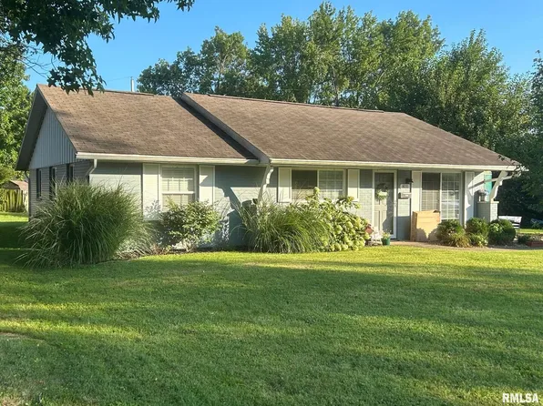 811 Dogwood Ln, Marion, IL 62959