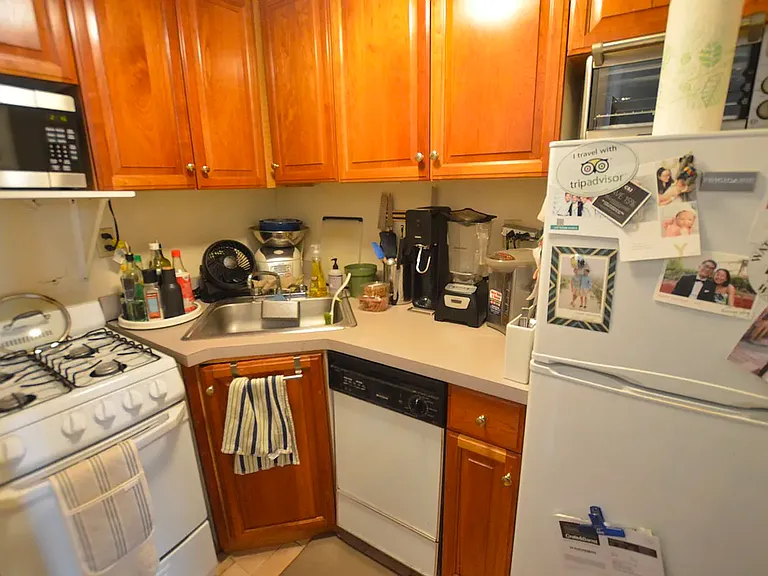 151 W 72nd St #1A — Photo 3