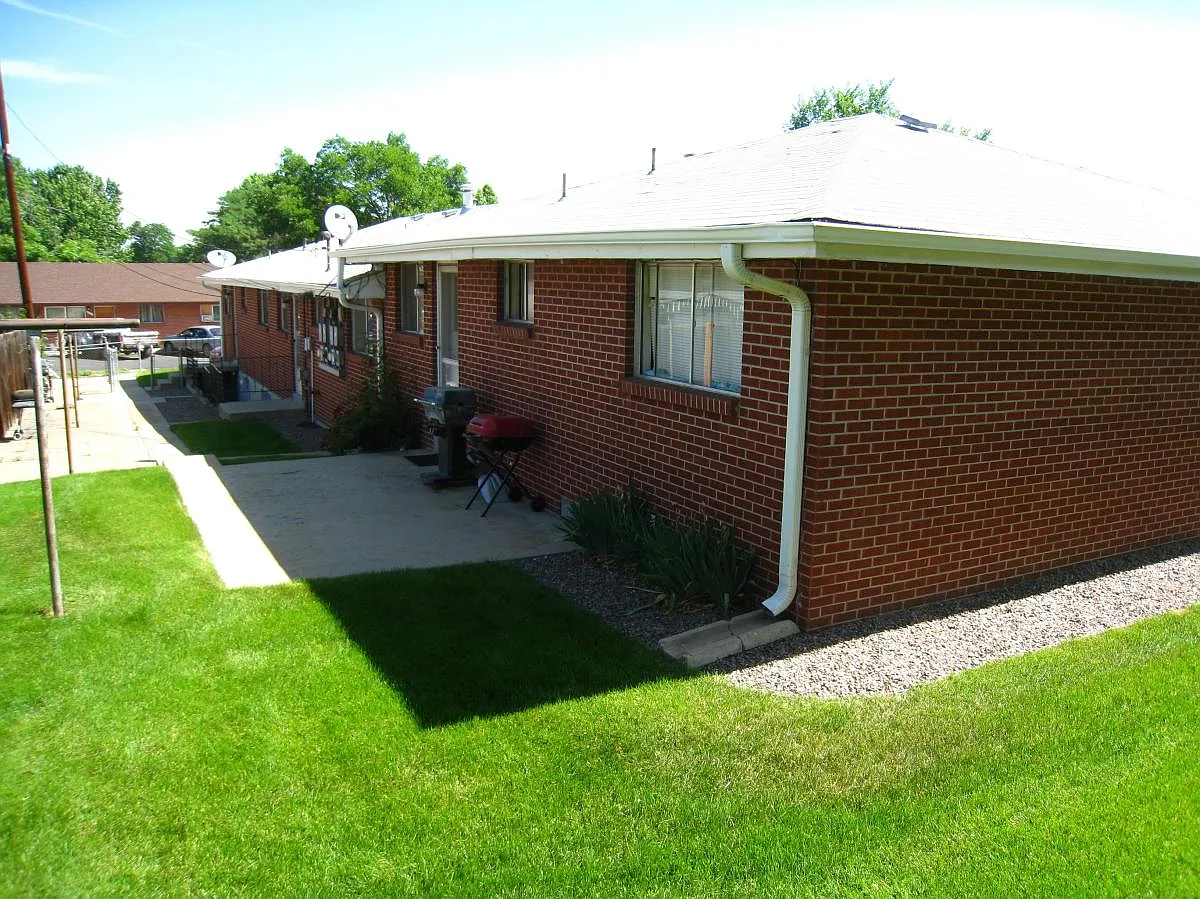 2 bed, 820 sqft, $1,200 — Photo 2