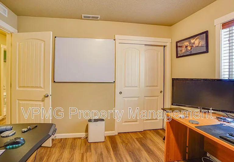 8814 NE 82nd Ave — Photo 17