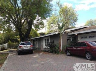 5565 Winnetka Ave, Woodland Hills, CA 91367