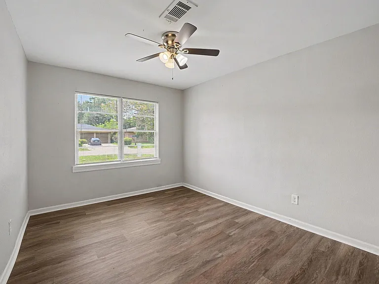 8433 Woodlyn Rd — Photo 9
