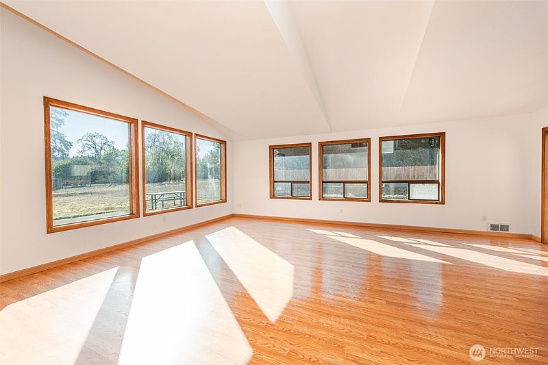 3rd image of 73 W Quail Lane