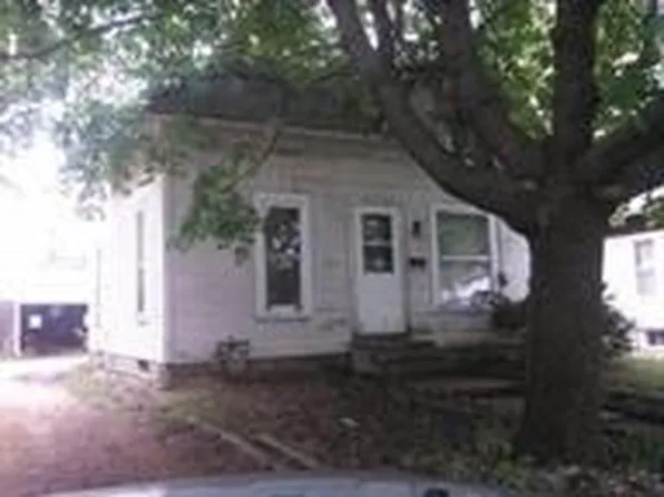 624 W 1st St, Dixon, IL 61021