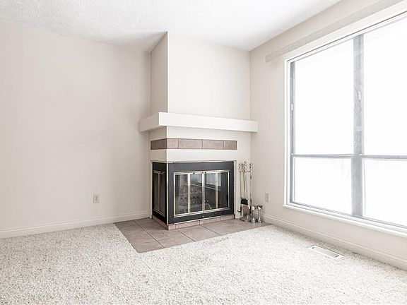 4th image of 4238 N Foxglove Trce