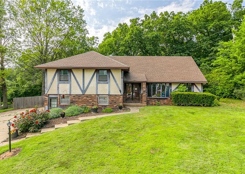 1st image of 2122 Francis Ct