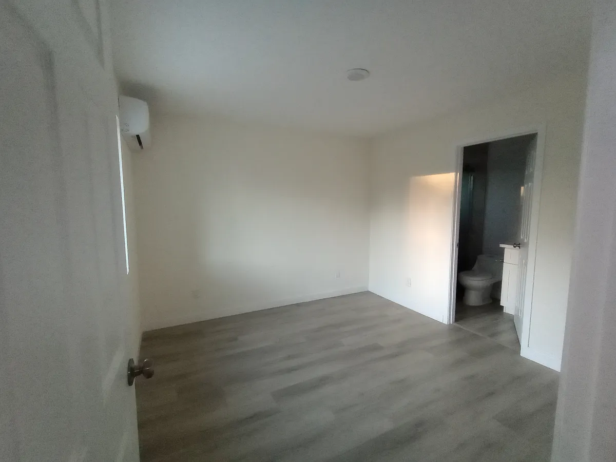 Building Photo - 873 E Franklin Ave #3